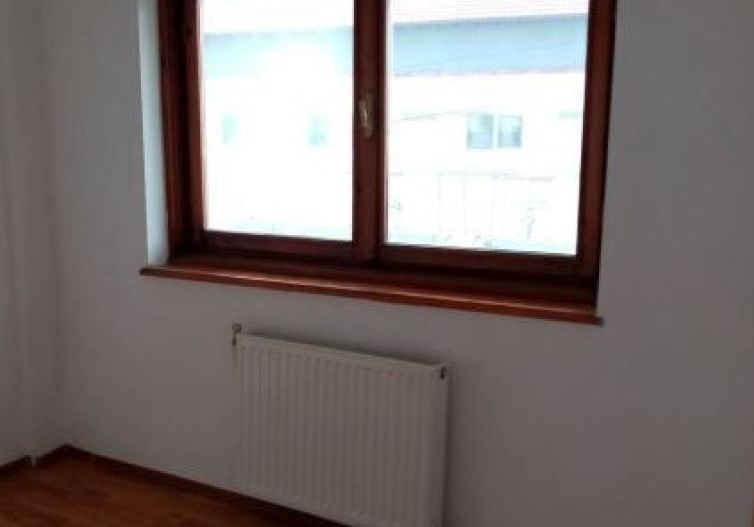 Apartament 3 camere Targu Neamt - Poză 1