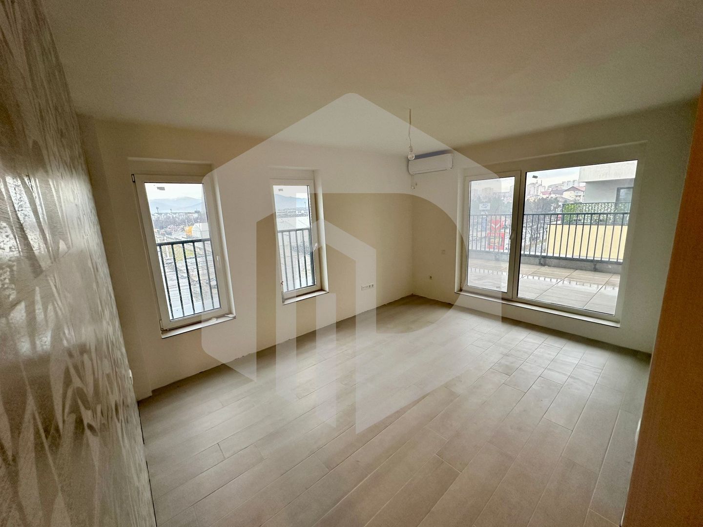 Apartament 3 camere | 2 Dormitoare | Bucatarie  | 2 Bai | Living - Poză 2