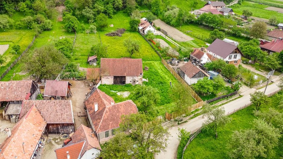 Casa traditionala + 8.500 mp teren, intravilan, Sinca Noua, Brasov - Poză 3