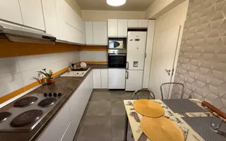 Casă înșiruită complet mobilată + curte+ 2 parcari în complex inchis! - Poză 12