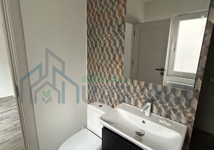 Apartament cu 2 camere, renovat, în zona Piața Alexandru cel Bun - Poză 5