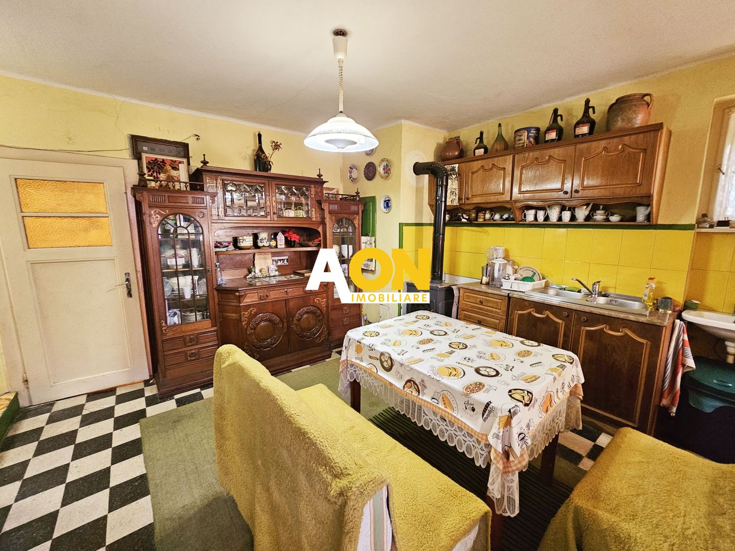 Casa situata in imediata apropiere a Cetatii - Poză 19