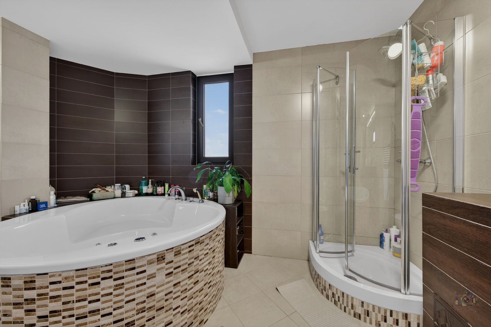Vila cu design spectaculos, tehnologie smart & lifestyle complet - Poză 32