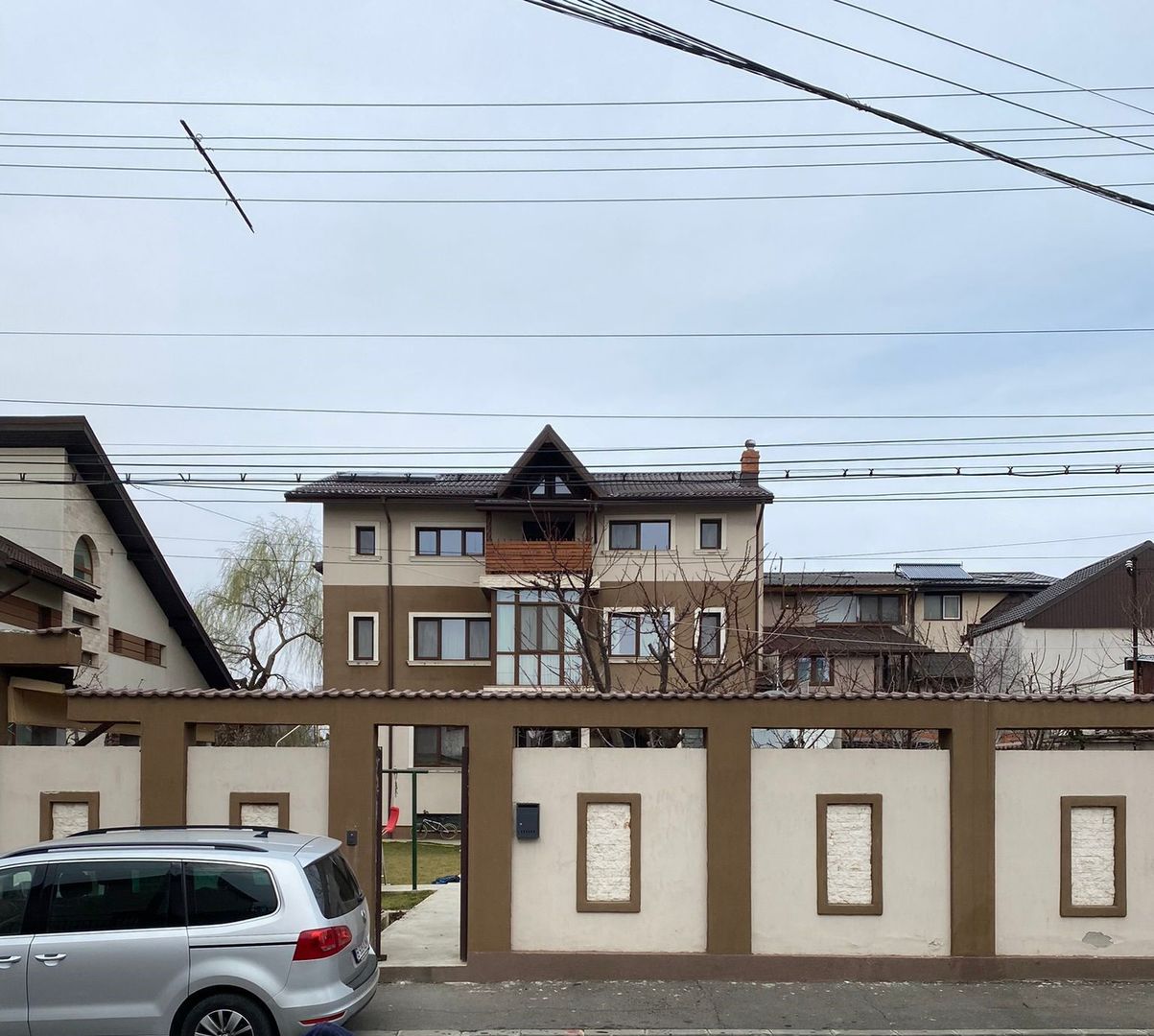 Spre vanzare vila cu 3 etaje si Demisol. - Colentina - Poză 1