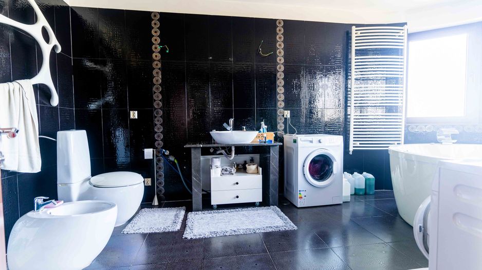 Casă / Vilă cu 6 camere de vânzare în Balotesti - Poză 16