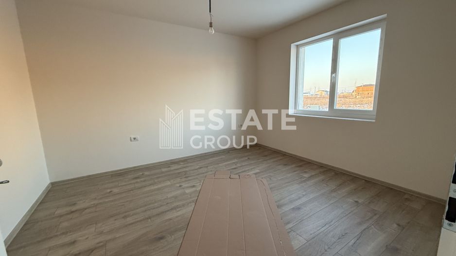 Casa individuala cu 4 camere in Mosnita Noua zona Castel - Poză 4