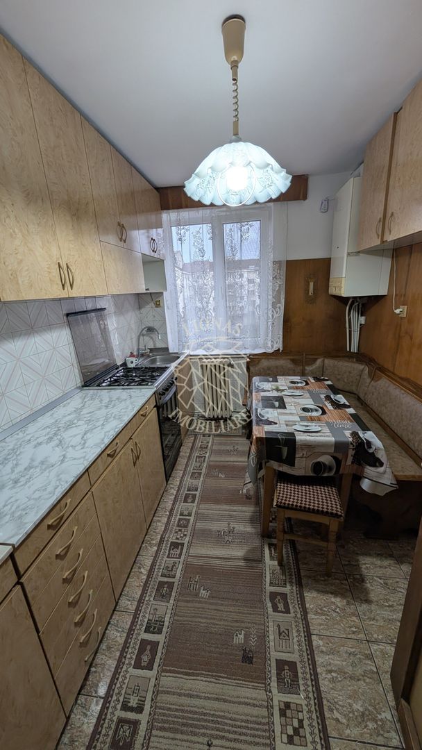 Apartament decomandat 3 camere-balcon-etaj 3-parcare-Central - Poză 2