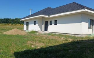Casă individuală - Corunca-1460 mp teren - Poză 1
