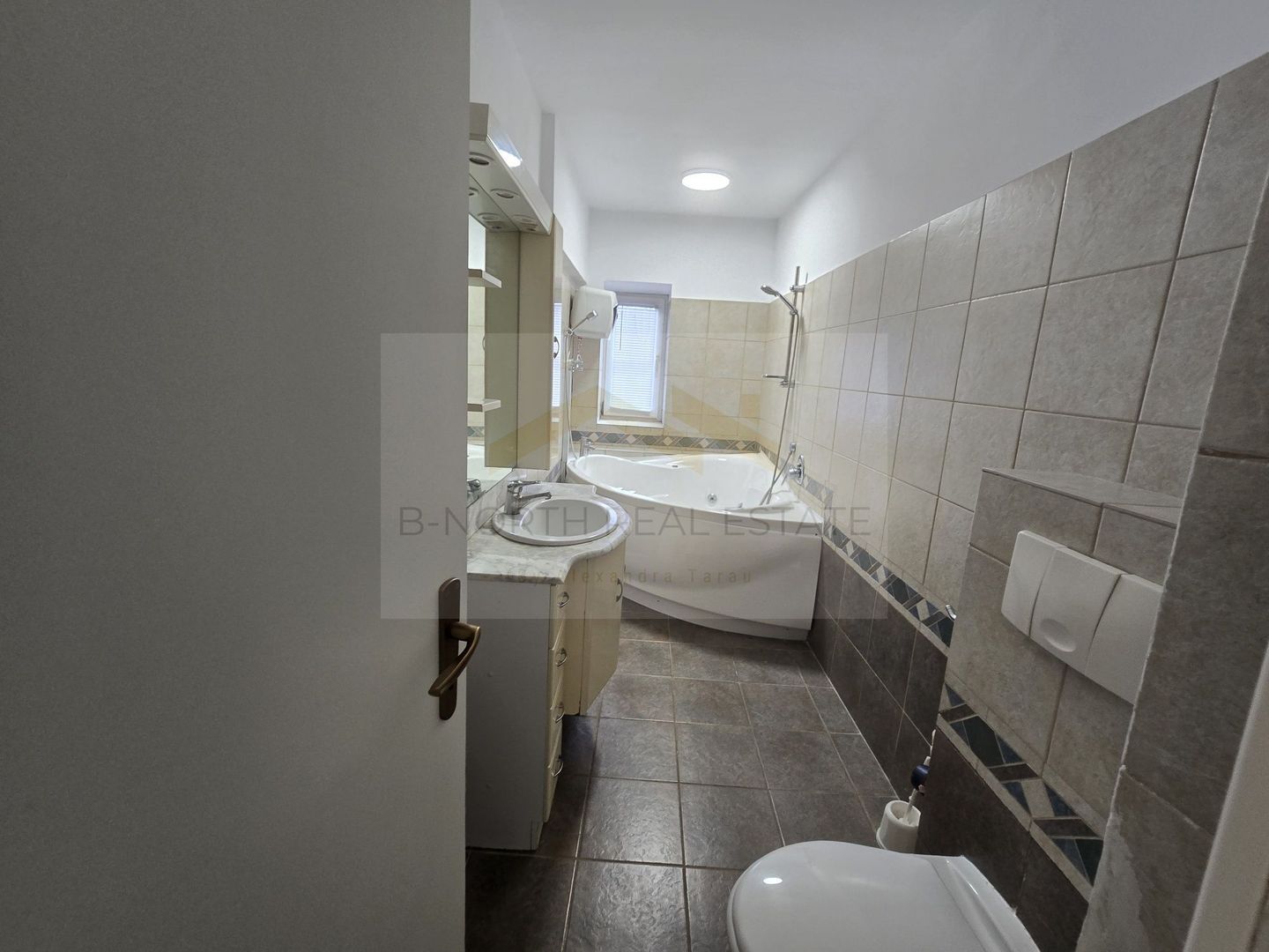 Apartament cu 4 camere de tip Duplex - Bvd. Unirii - Zona centrala - Poză 6
