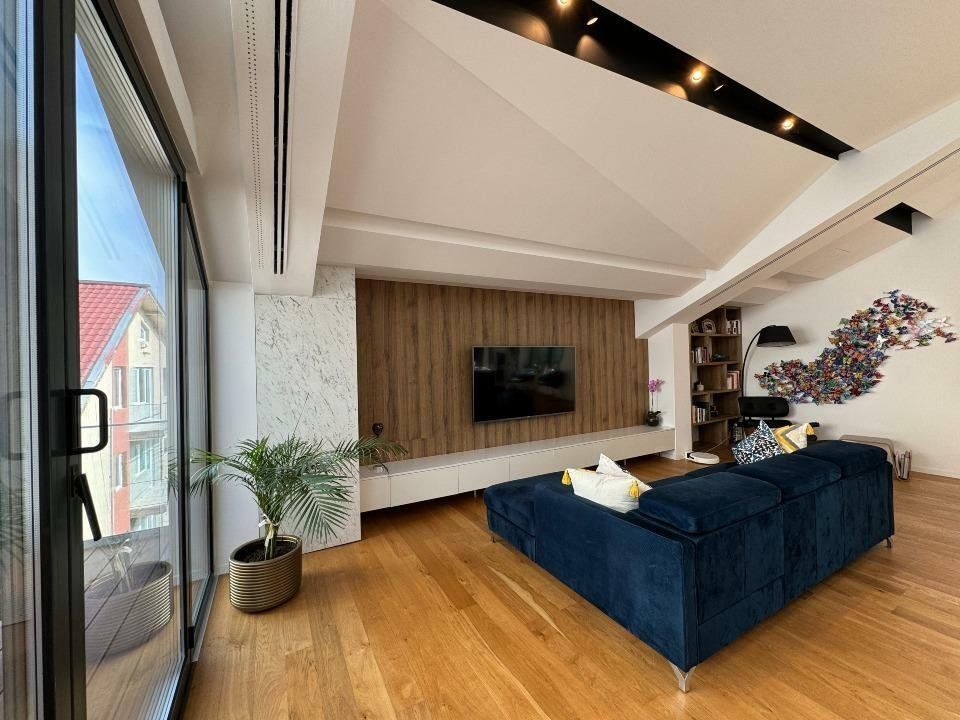 Superb duplex cu 4 camere şi terase mari - Poză 2