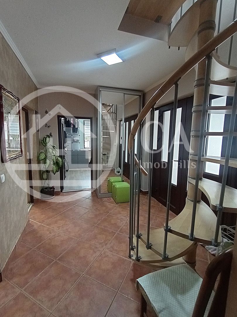 Casa de vnzare 4 camere pe zona Rogerius, Oradea. - Poză 3