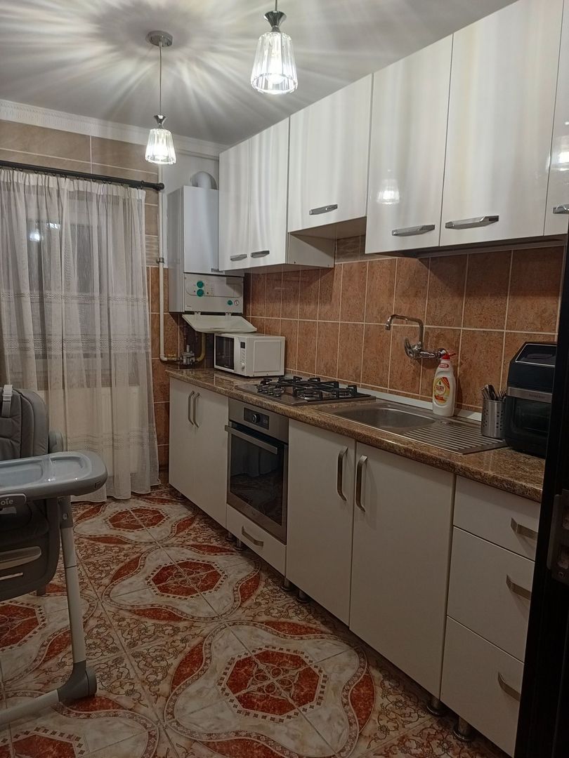 Vând apartament decomandat cu 3 camere, micro 16 - Poză 3