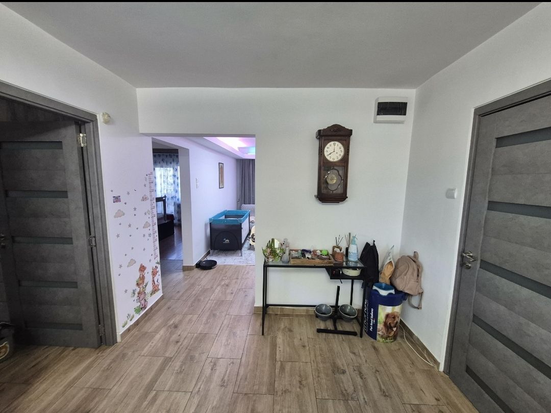 Ap decomandat 4 camere , 2 bai si 2 balcoane-zona Colentina bloc 1986 - Poză 3