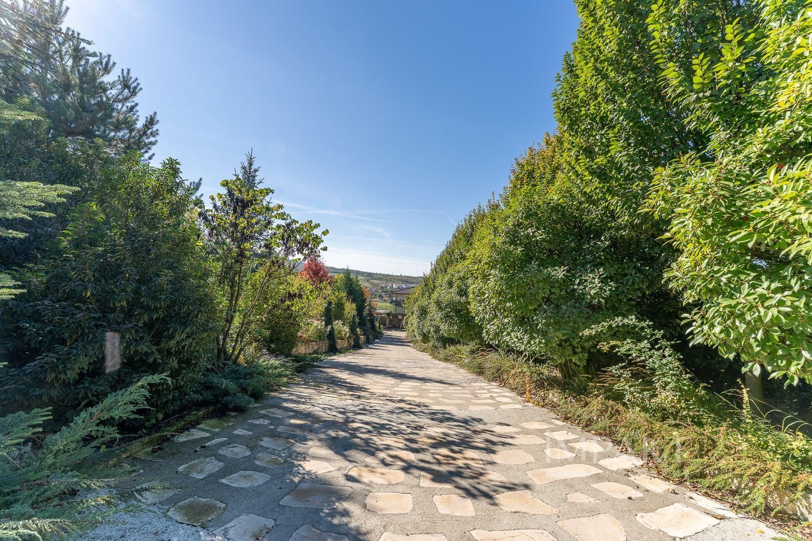 De vanzare casa unica pe teren de 3400mp, cu iaz si gradina - Borhanci - Poză 11