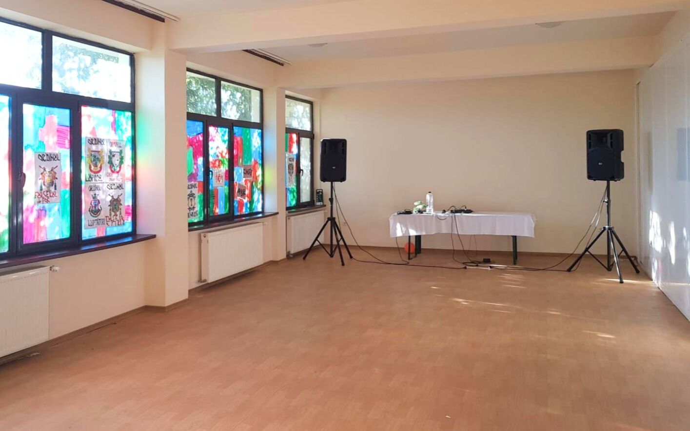 Hotel cu arhitectură montană deosebită poziționare premium Sâmbătă de Sus - Poză 3