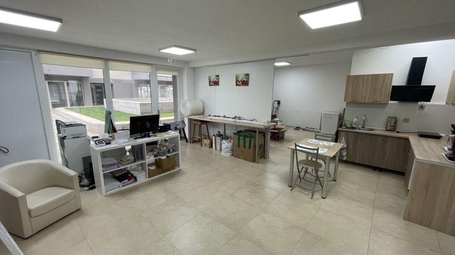 Spatiu Comercial / Birouri | Finisat | Loc de parcare inclus | Str. Marginii - Poză 2