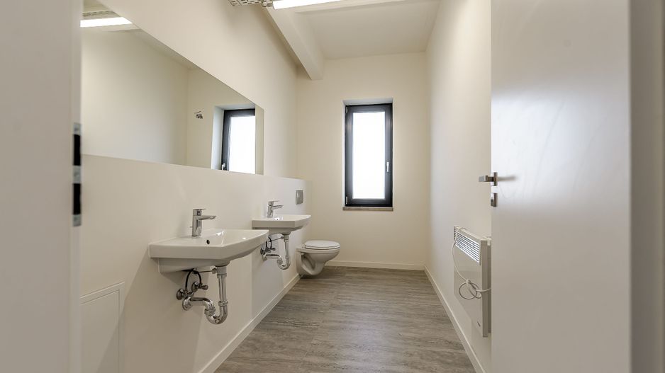 Birouri proaspăt renovate de închiriat - Poză 8