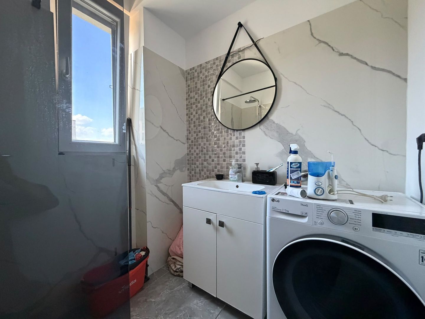 Apartament cu 3 camere, 2 bai si loc de parcare - Poză 15