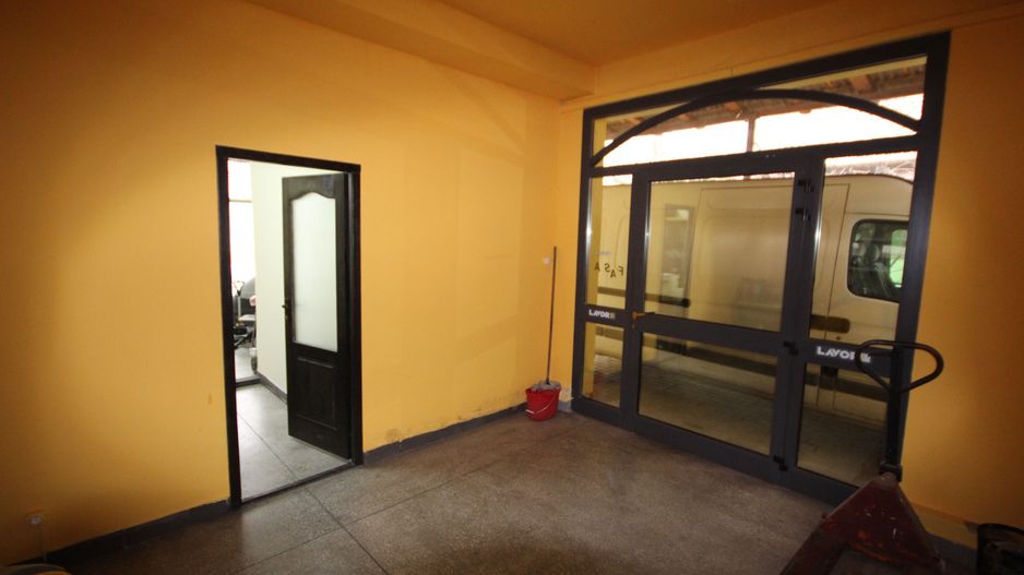 Imobil  cu destinatie mixta - Poză 20