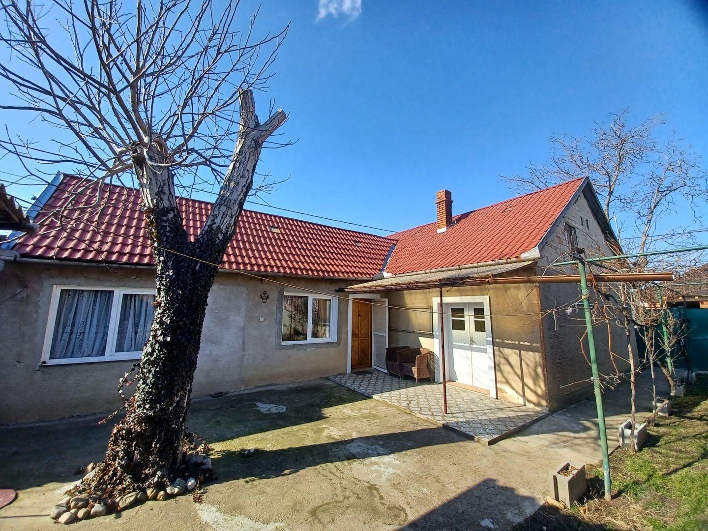 Casă Episcopia, teren 700 mp. 97 500 E (neg). Comision 0. - Poză 1