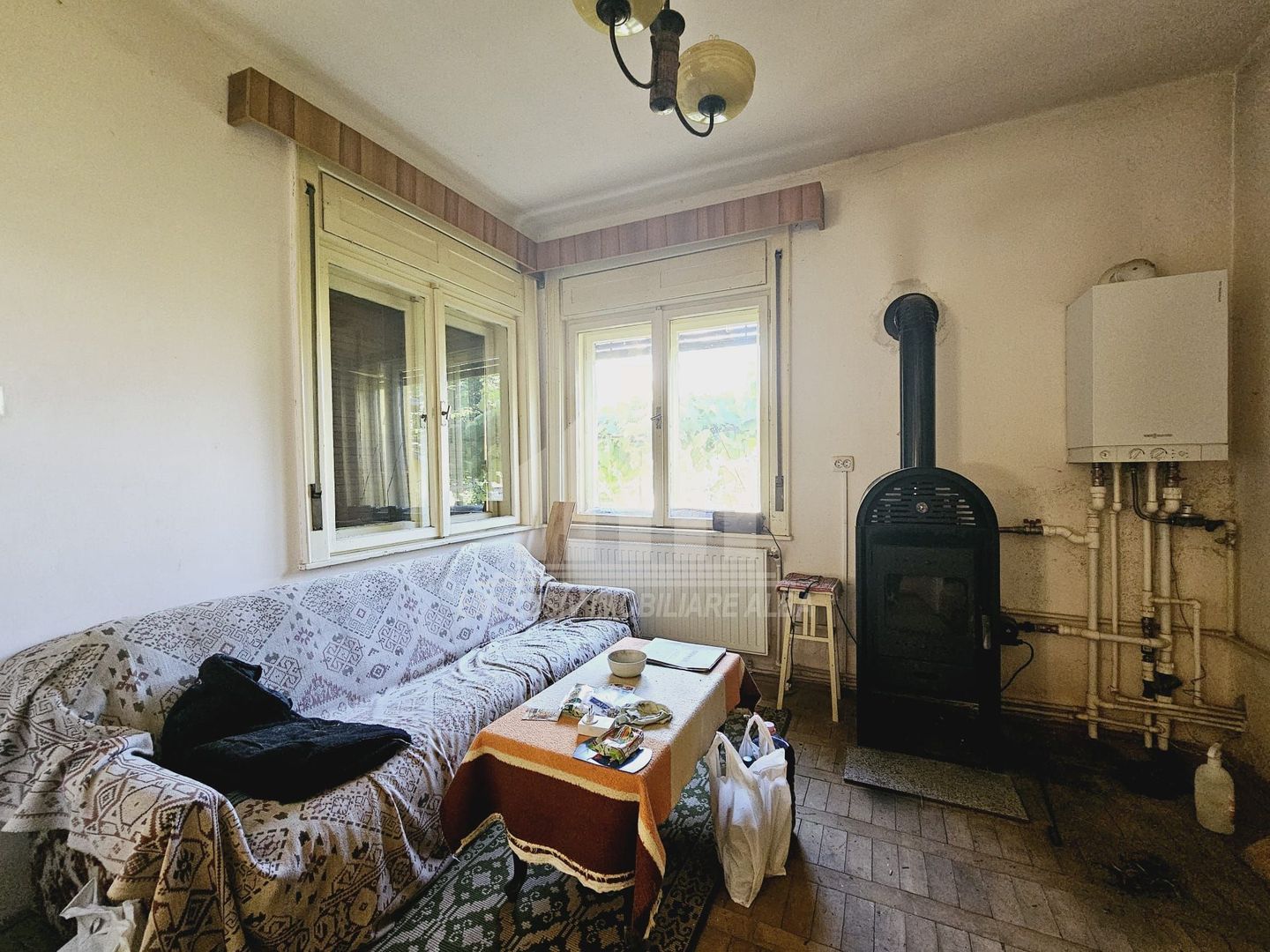 Casa individuala de vanzare, Lipoveni - Centru - Poză 4