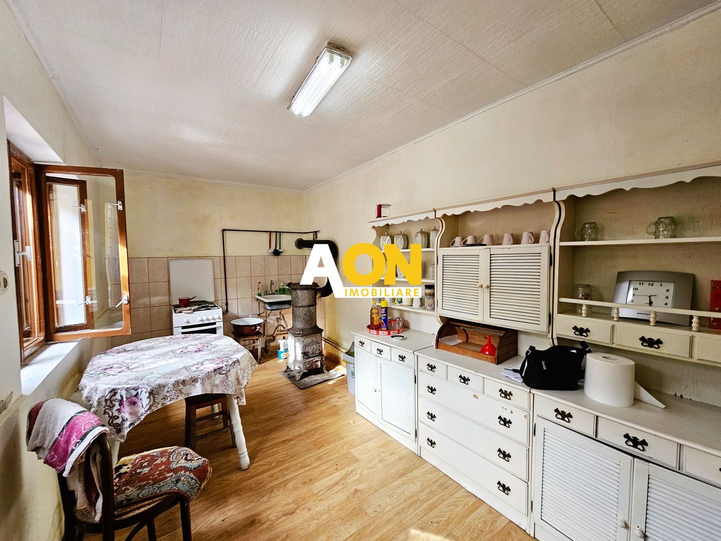 Casa cu 4 camere, 2024 mp teren, la asfalt, cu utilitati, Vintu de Jos - Poză 16