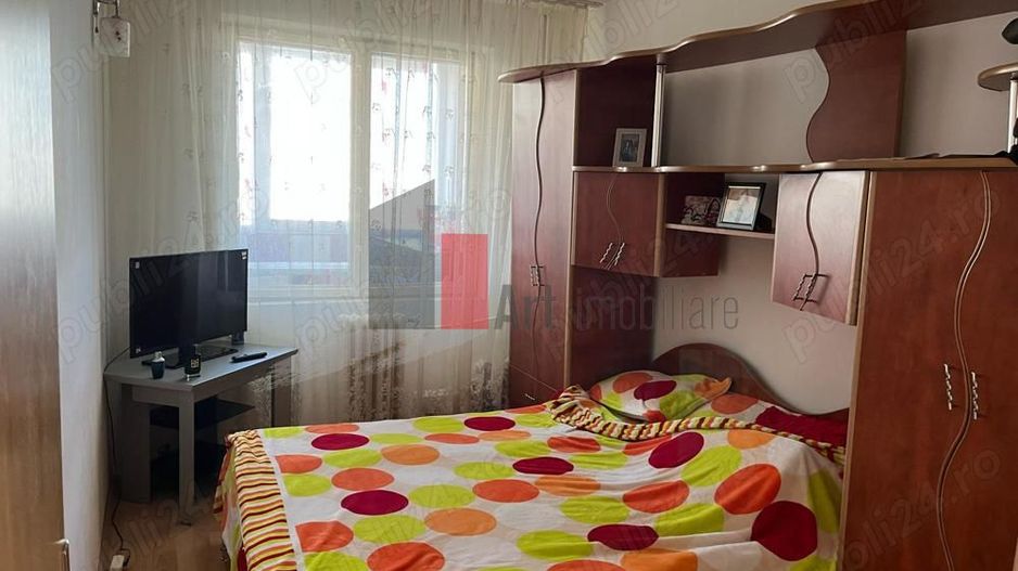 Vânzare apartament 4 camere Apărătorii Patriei - Șos. Berceni - Poză 1