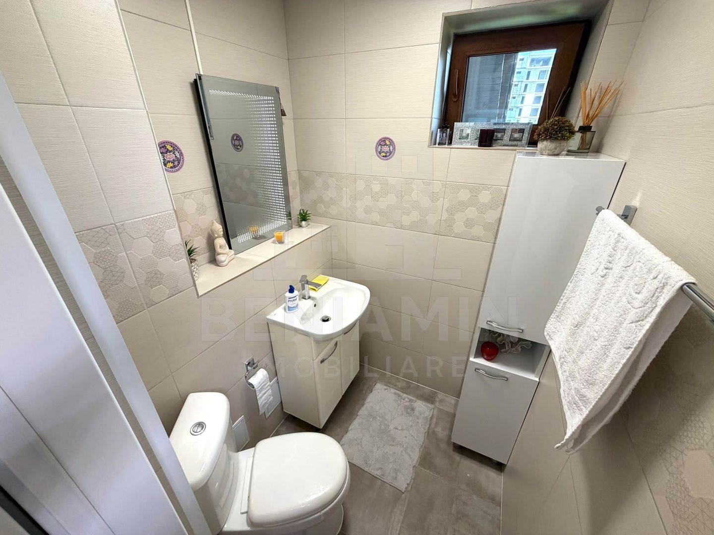 Apartament cu 3 camere si 3 bai in Craiovita Noua - Promenada Mall - - Poză 6