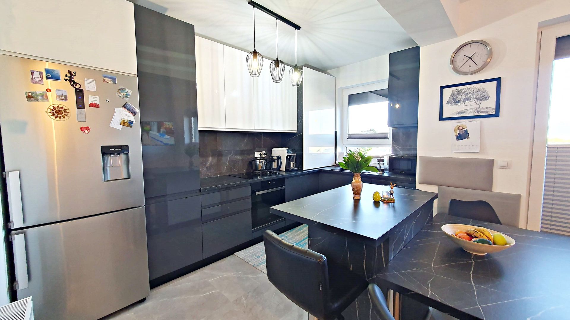 Bloc nou, Tractorul apartament mobilat la parter cu balcon si parcare - Poză 2