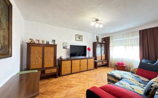 Apartament cu 3 camere | 2 bai | 69 mp | Cetate - Mercur - Poză 1
