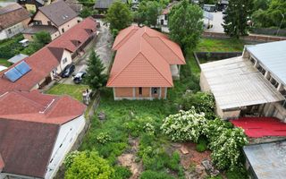 Casă de vânzare 260 mp utili + 1052 mp teren in centrul orasului Covasna - Poză 3