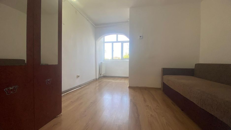 Super pret! Vanzare garsoniera nemobilata in Targoviste - Poză 1