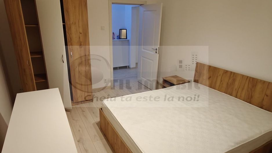 Apartament semidecomandat cu 3 camere si balcon - Podu Ros - 500€ - Poză 2
