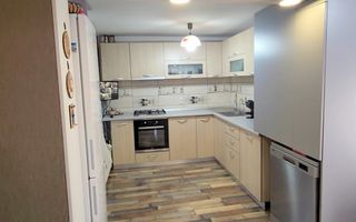 Vila 290mp + 4 spatii comerciale/chiriasi /depozitare, teren 1401 mp, acces DN1 - Poză 10
