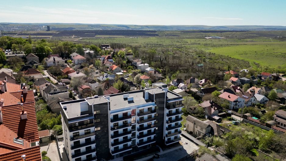 Vânzare, apartament, 3 dormitoare și living, șos,Hîncești - Poză 1