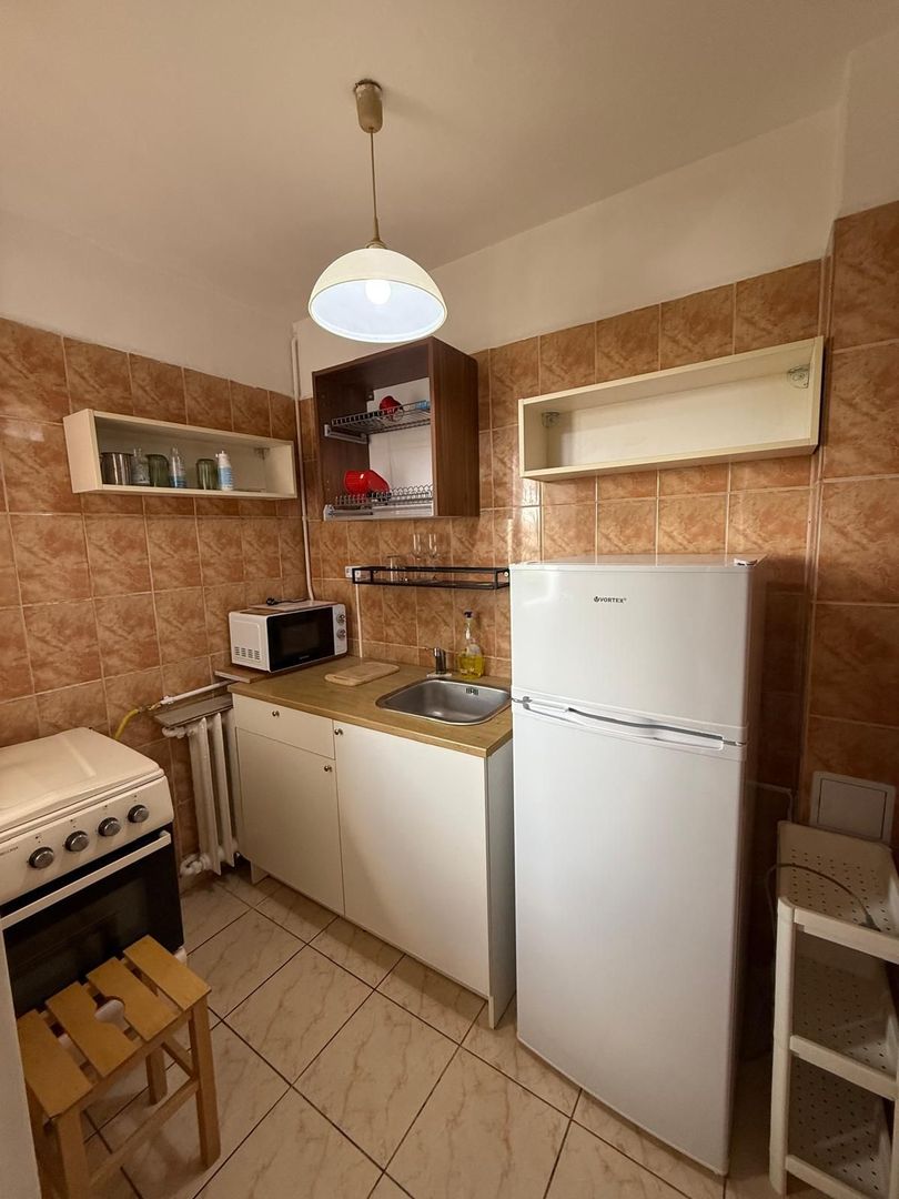 Garsonieră renovată, moderna, lângă metrou Costin Georgian, balcon - Poză 4