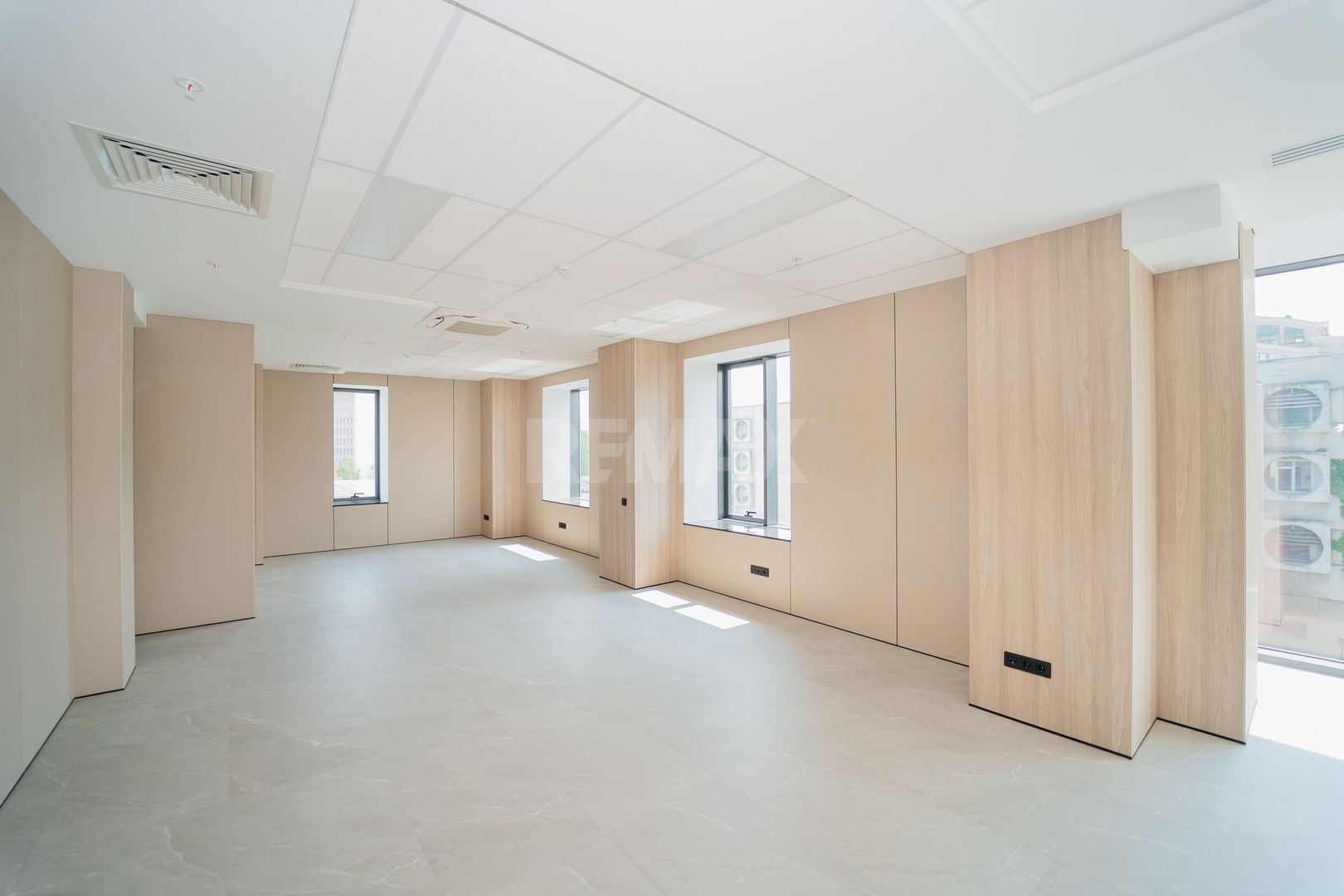 SPRE CHIRIE SPAȚIU COMERCIAL PENTRU BIROU | OFICIU 120 m2 - Poză 2