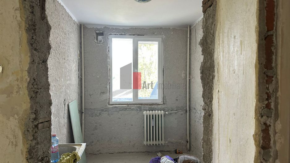 Apartament 3 camre Titan IOR de renovat - Poză 2