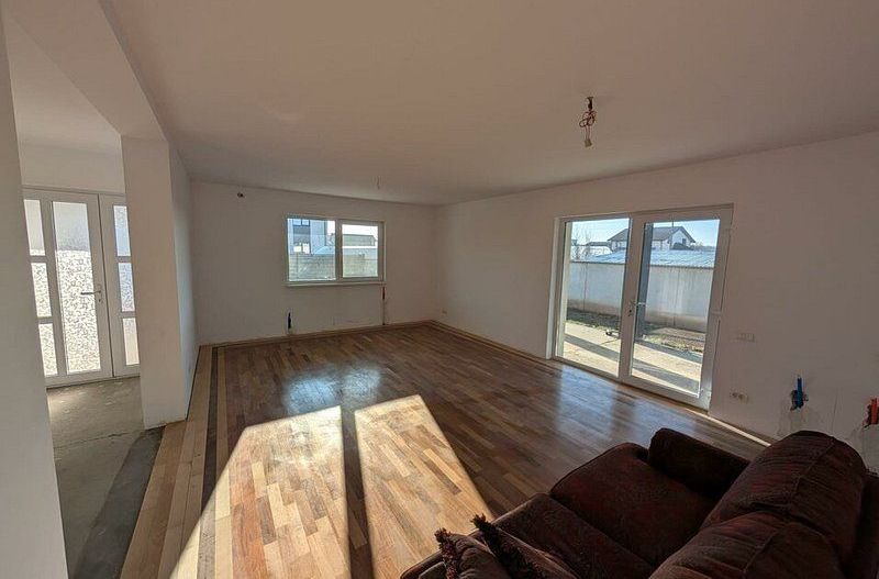 Casă Spațioasă 242 mp Utili și 600 mp Teren – Dragomirești-Deal - Poză 8