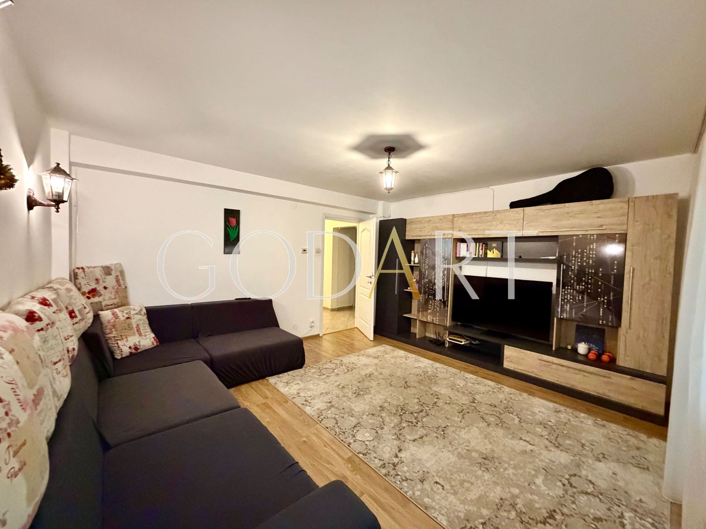 Apartament cu 3 camere | Două balcoane | Renovat - Poză 2