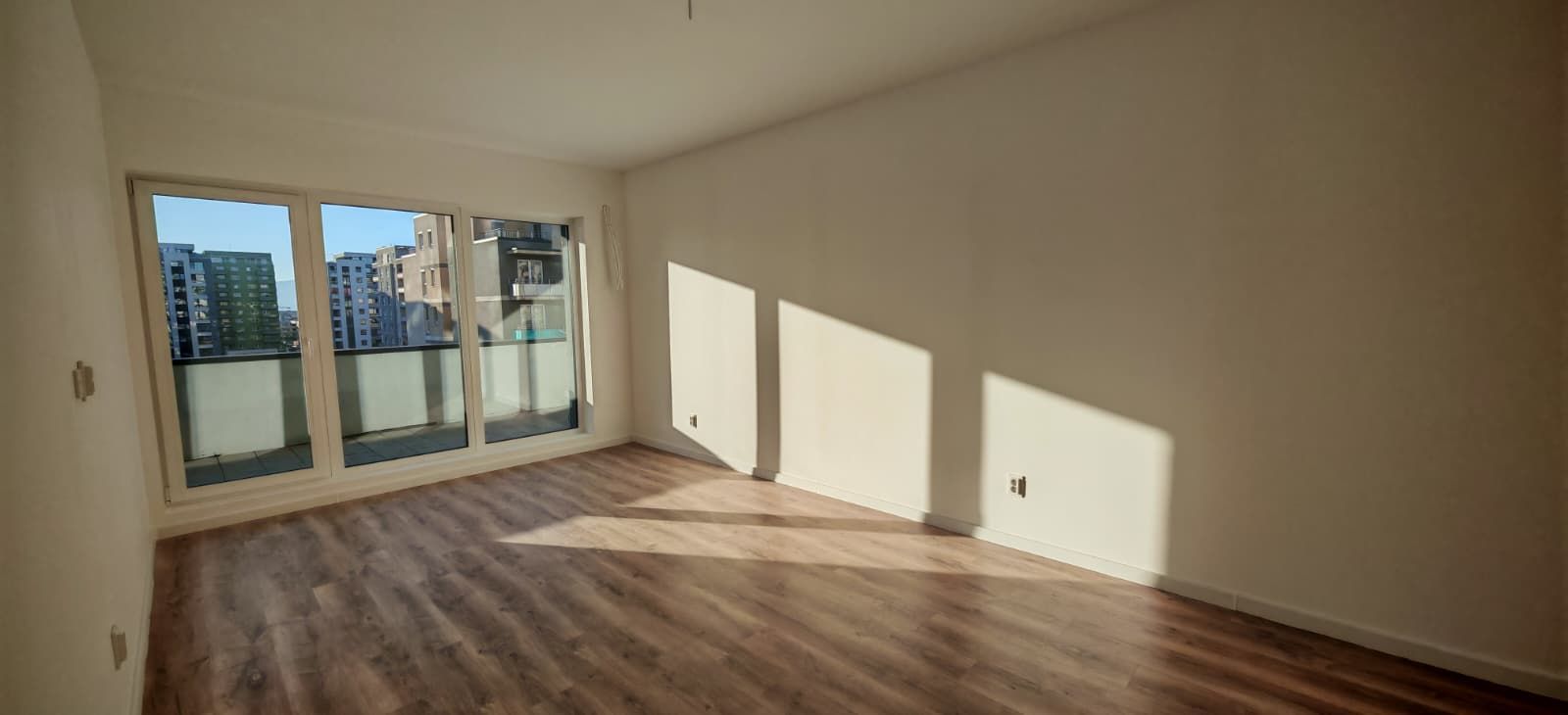 De inchiriat 2 apartamente nemobilate, Dynamic Residence - Tractoru - Poză 1