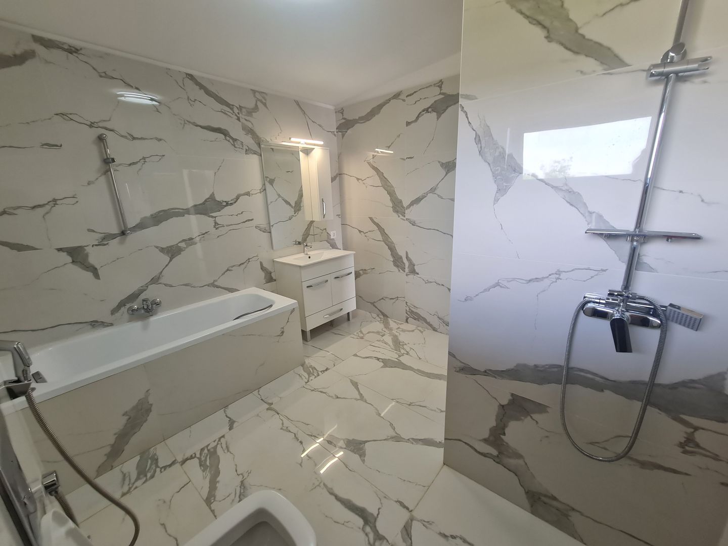 Casa individuala | semi-mobilata | 6 camere | Iancu Nicolae - Poză 12