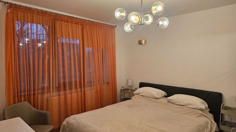 Închiriere apartament 3 camere mobilat, etaj 2, zonă liniștită - Poză 2