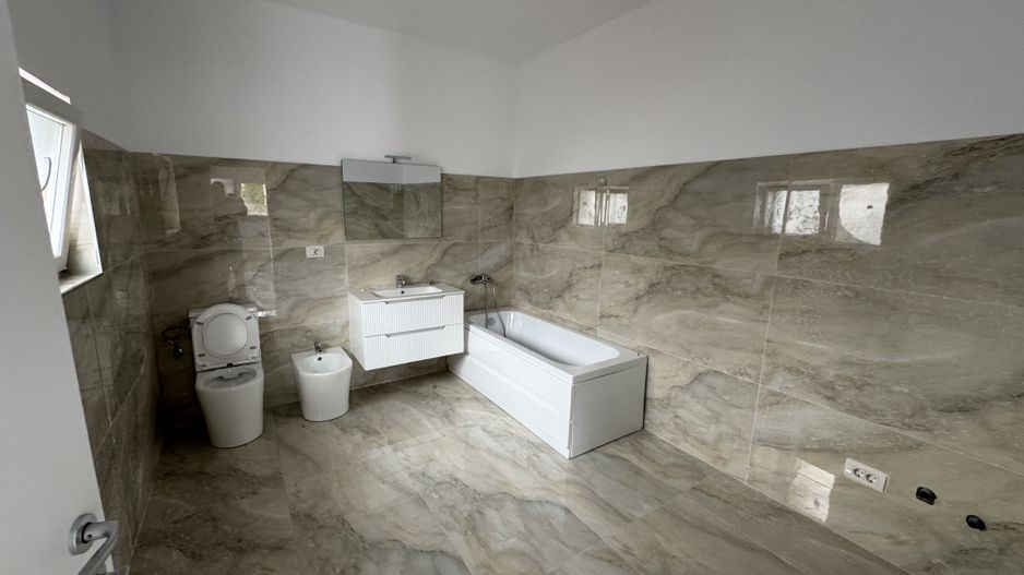 1/2 Duplex Parter Sanmihaiu Roman ,3 Camere,2 Bai,Toate Utilitatile - Poză 6