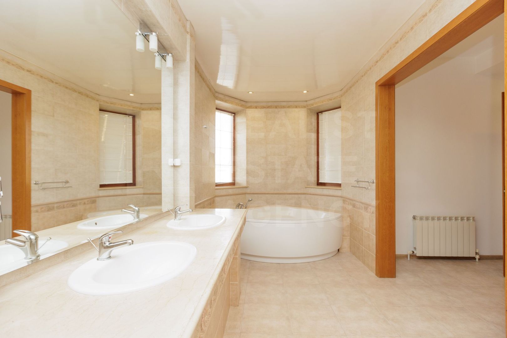 Chirie, casă, 7 camere, str. Galbena, Centru - Poză 12