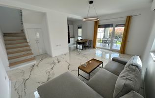 Duplex despărtit  prin garaj zona Ikea