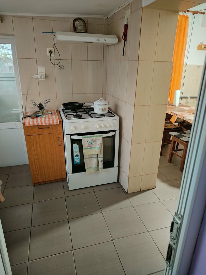 Casă cu 4 camere și teren generos de 2.370 mp – Deta, Strada 1 Mai - Poză 8