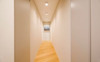 Apartament deosebit 4 camere complet mobilat si loc de parcare inclus - Poză 12