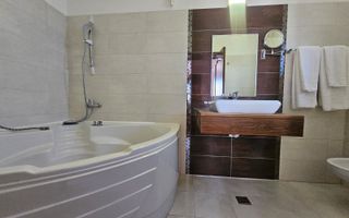 Pensiune cu lift și restaurant – zonă premium Delfinariu/Constanța - Poză 11