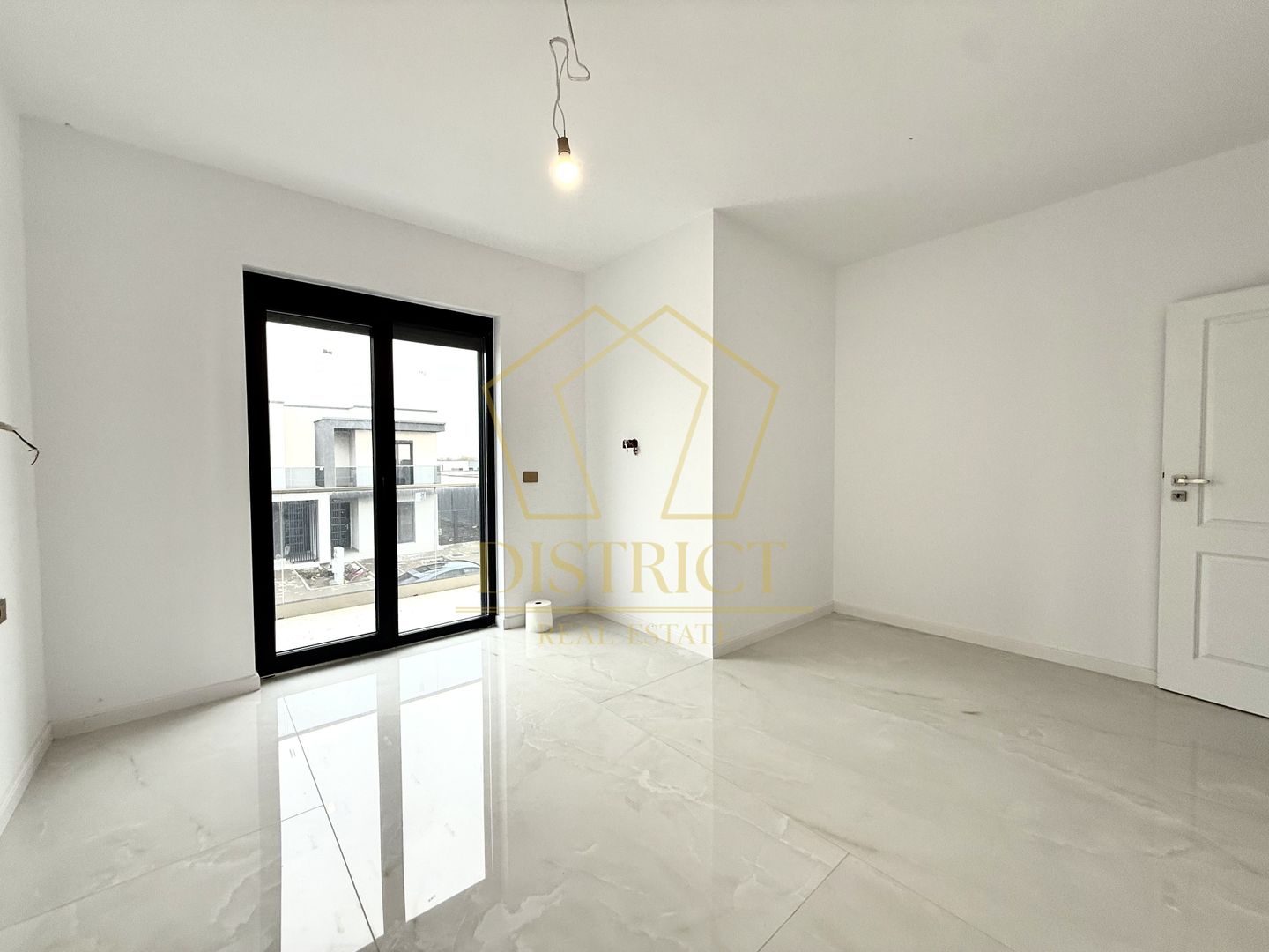 Duplex premium 4 camere, 2 balcoane | Covaci - Poză 2